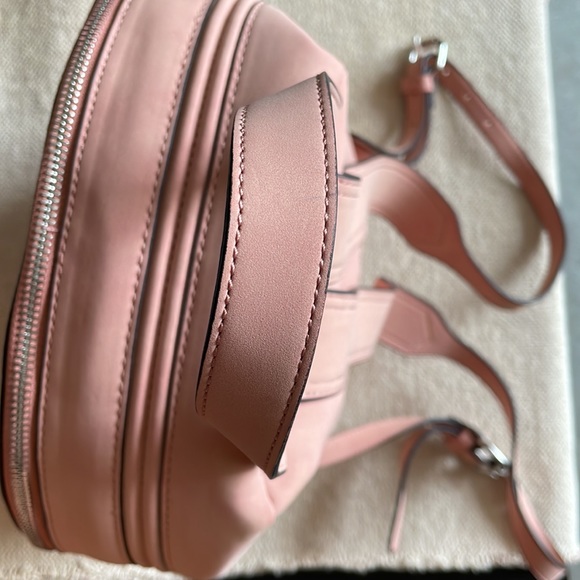 Gap backpack 🎒 great condition! Color pink ! One size - Picture 16 of 16